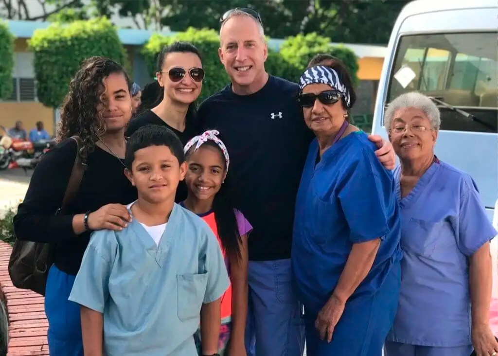 Volunteers from USA and Dominican Republic working together to provide dental care